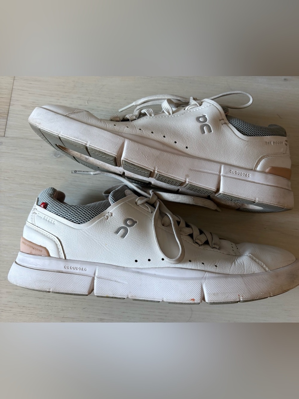 On Running Women’s Low-Top Sneakers in Off-White - Picture 1 of 8
